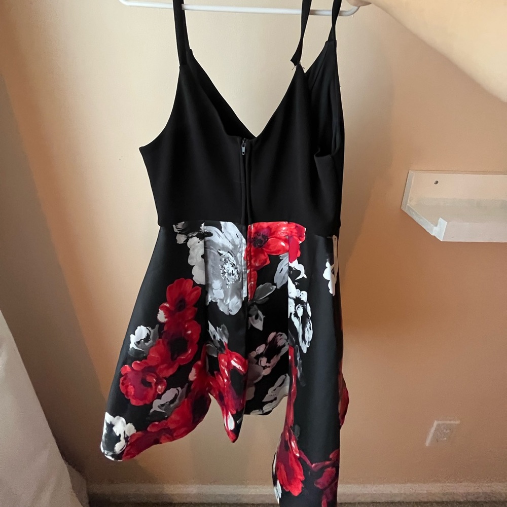 Macy’s Speechless Juniors Floral dress - Picture 3 of 4